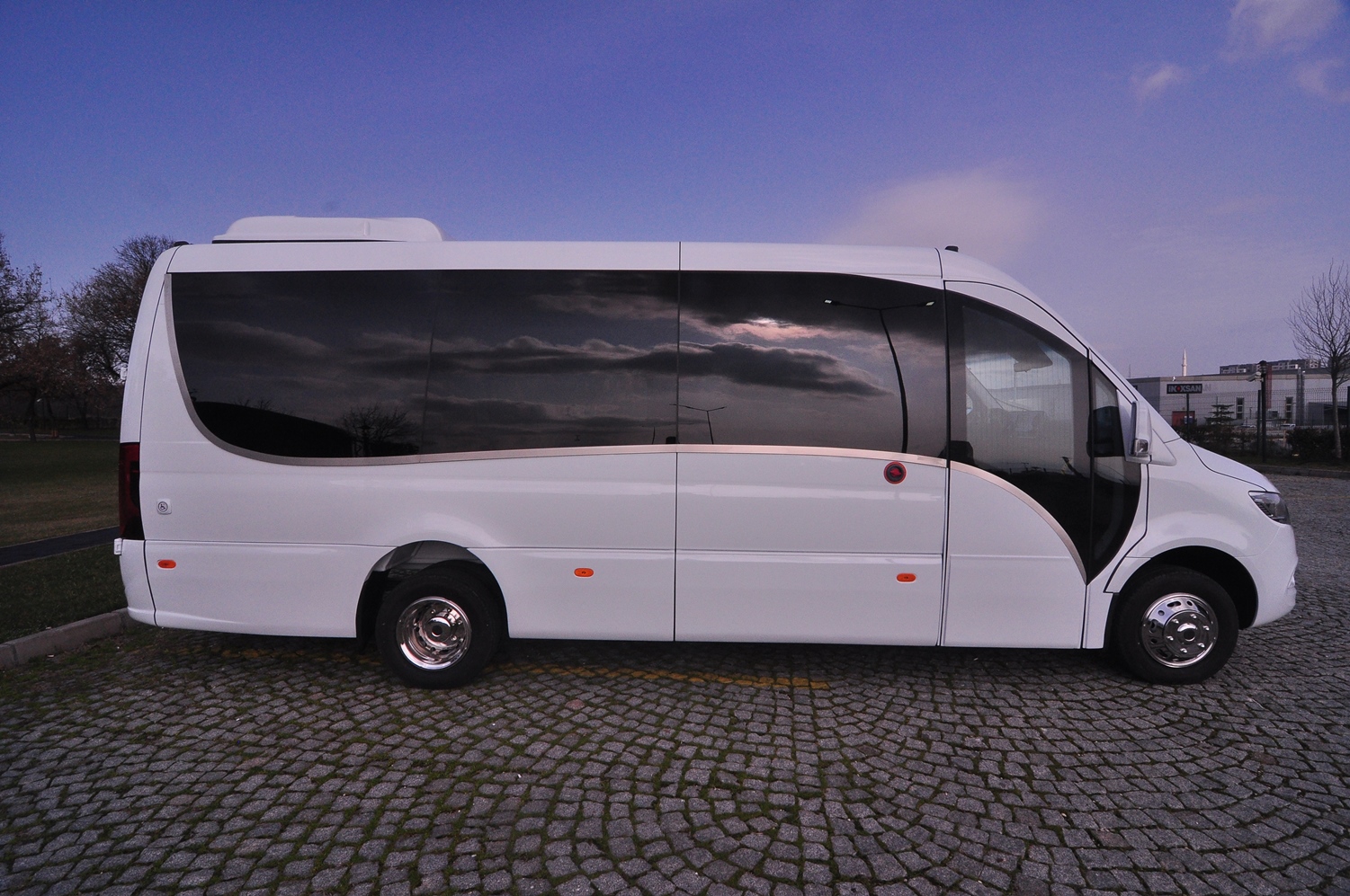 Minibüs Yan Görünüş