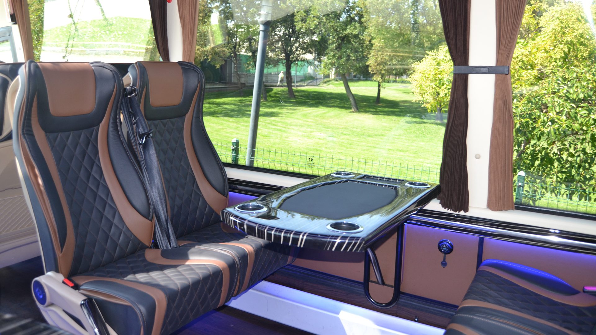 Ilesbus Glance vehicle, view 5 of 7