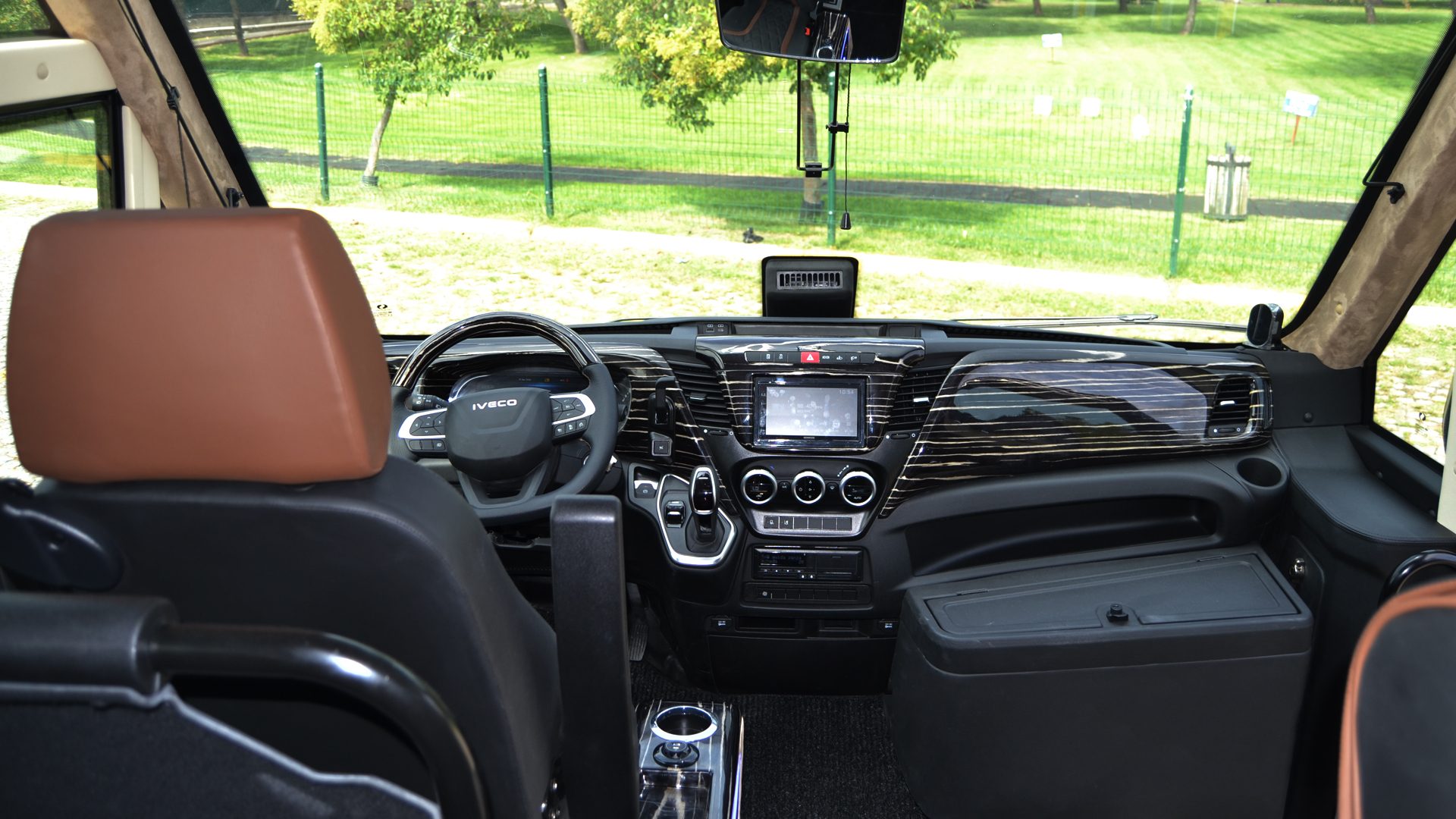 Ilesbus Glance vehicle, view 6 of 7