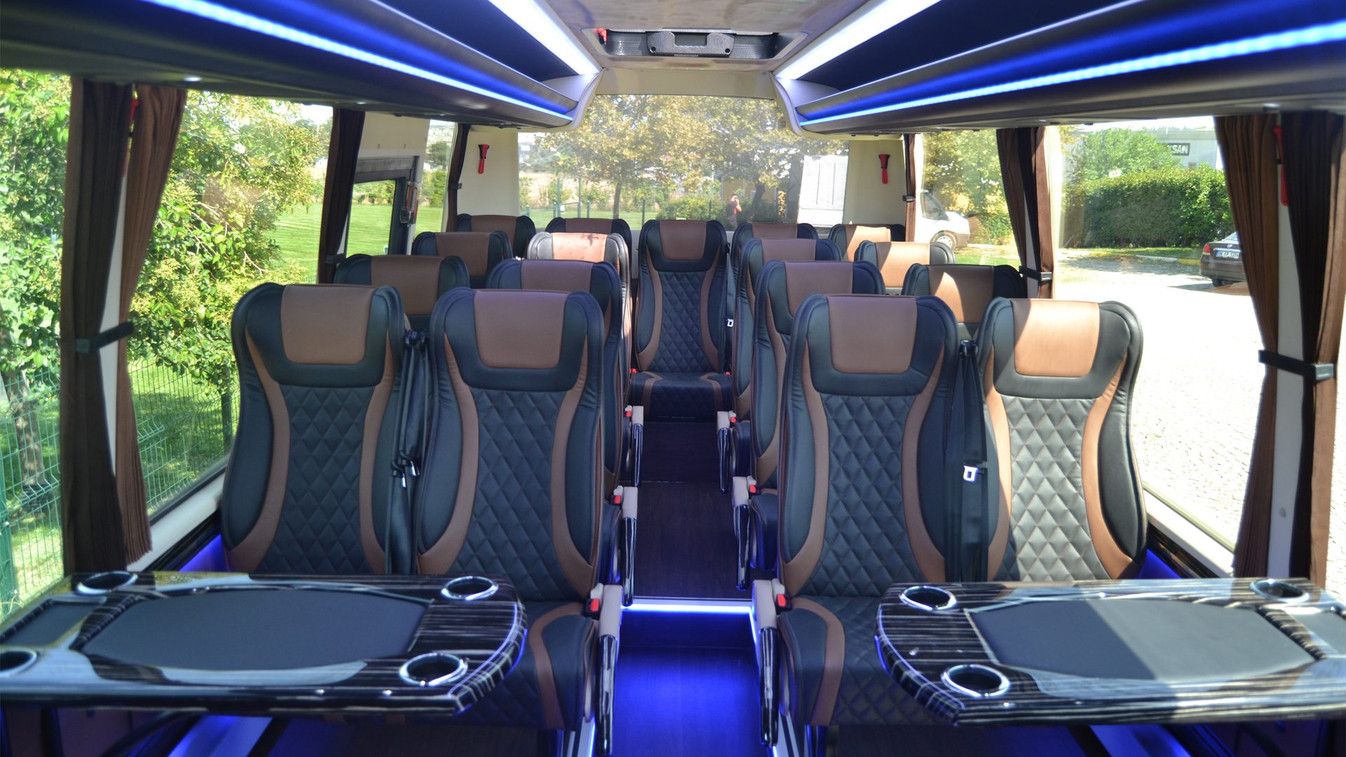 Ilesbus Glance vehicle, view 4 of 7